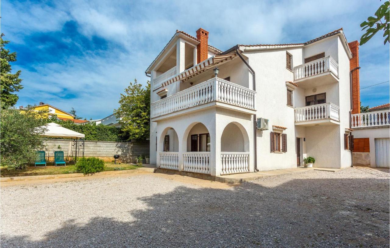 2 Bedroom Cozy Apartment In Omisalj Exterior photo
