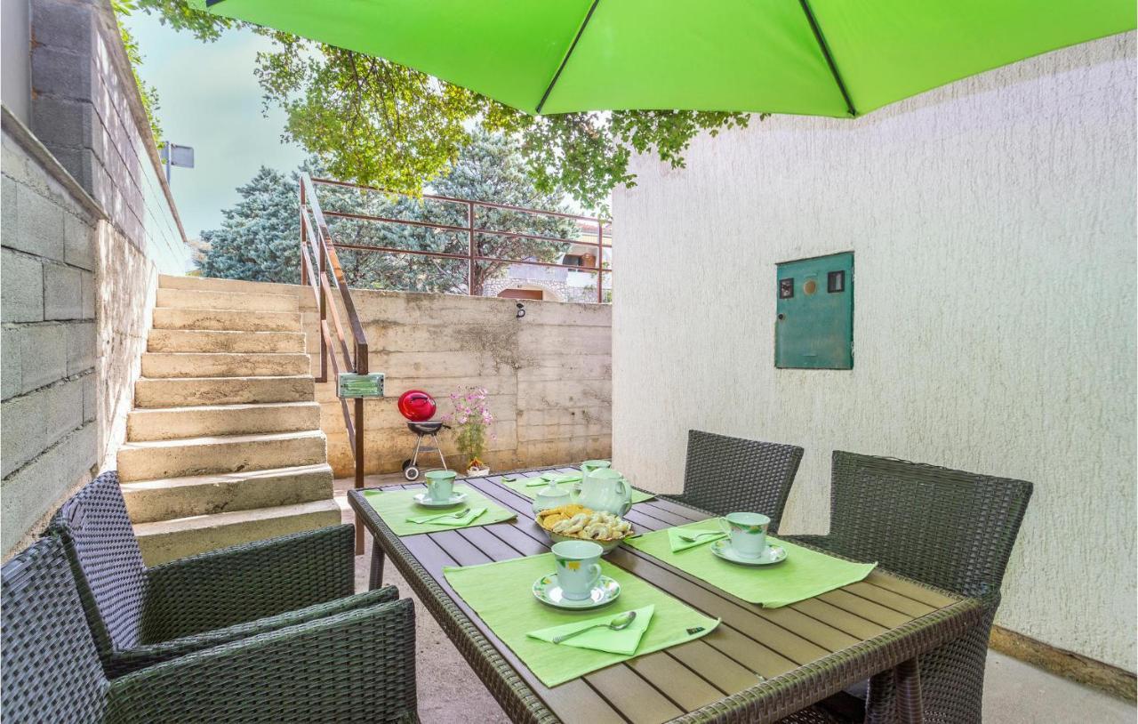 2 Bedroom Cozy Apartment In Omisalj Exterior photo