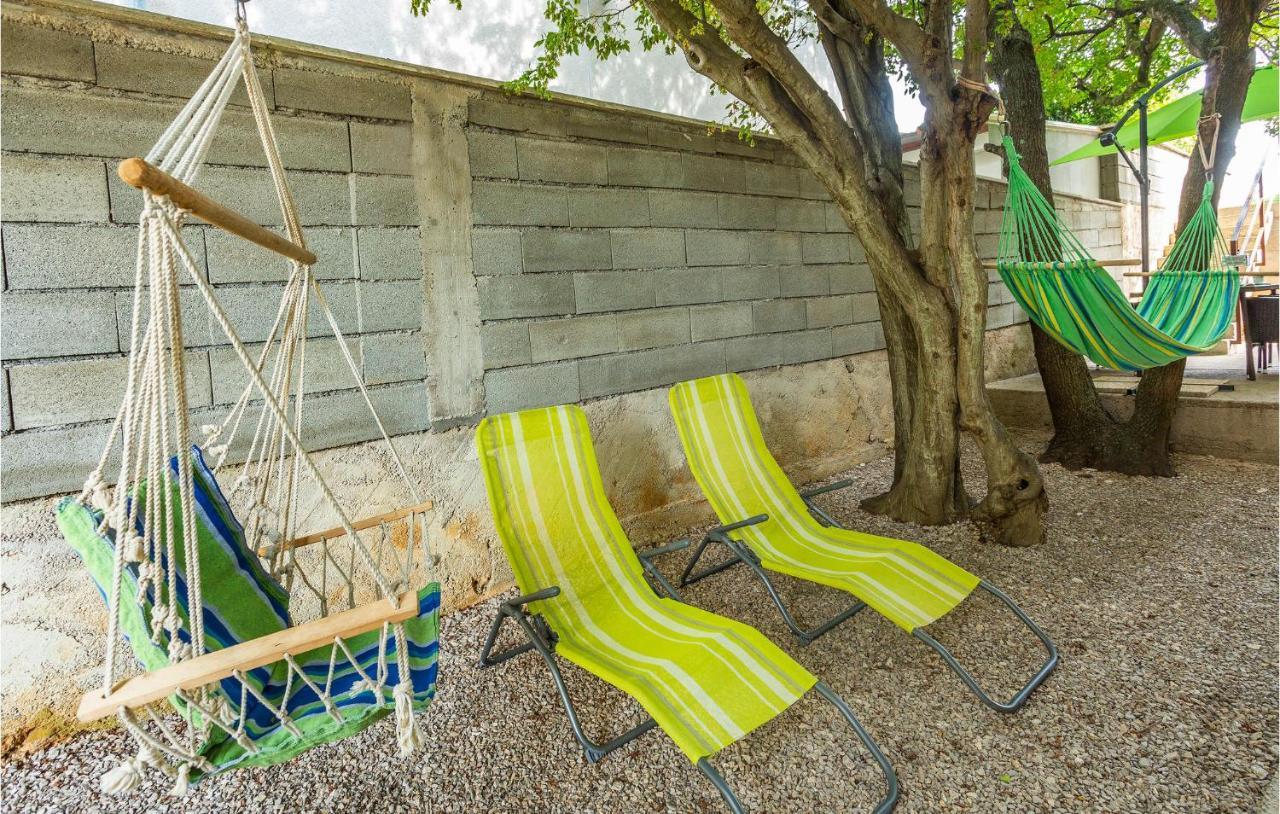 2 Bedroom Cozy Apartment In Omisalj Exterior photo