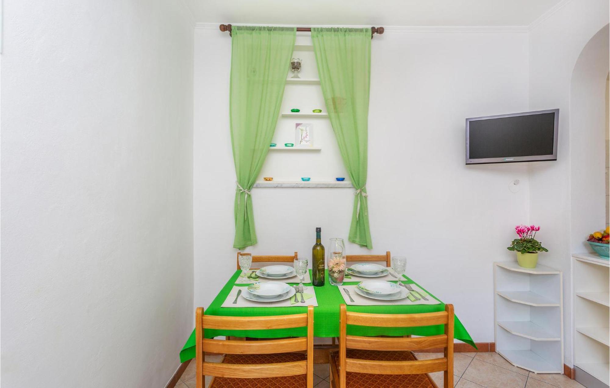 2 Bedroom Cozy Apartment In Omisalj Exterior photo